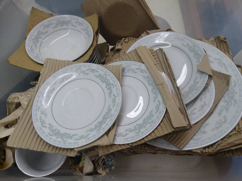 lot 1946 image: Decorative glassware set, tote not included.