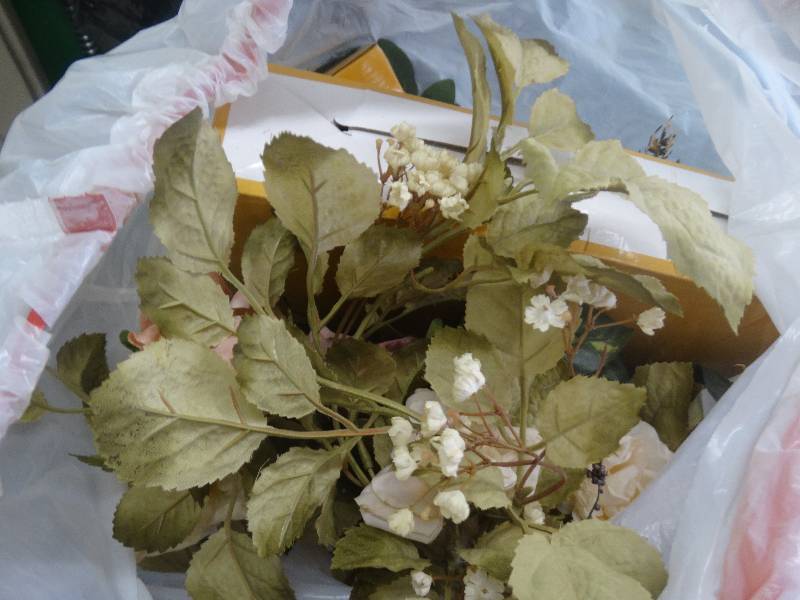 lot 1953 image: Lot of  fake flowers & foot rest.