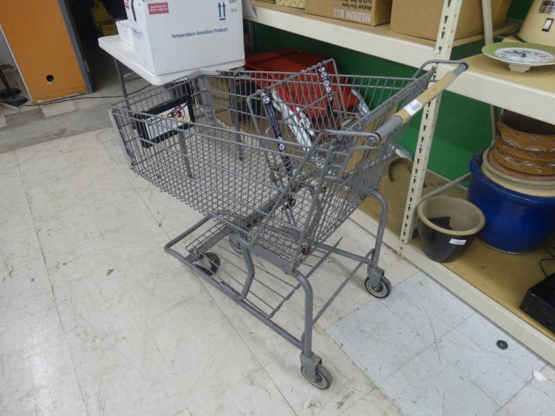 lot 1972 image: Shopping cart.