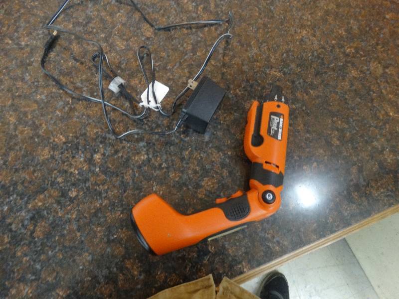 lot 1983 image: Black & Decker pivot drill & driver wcharger.