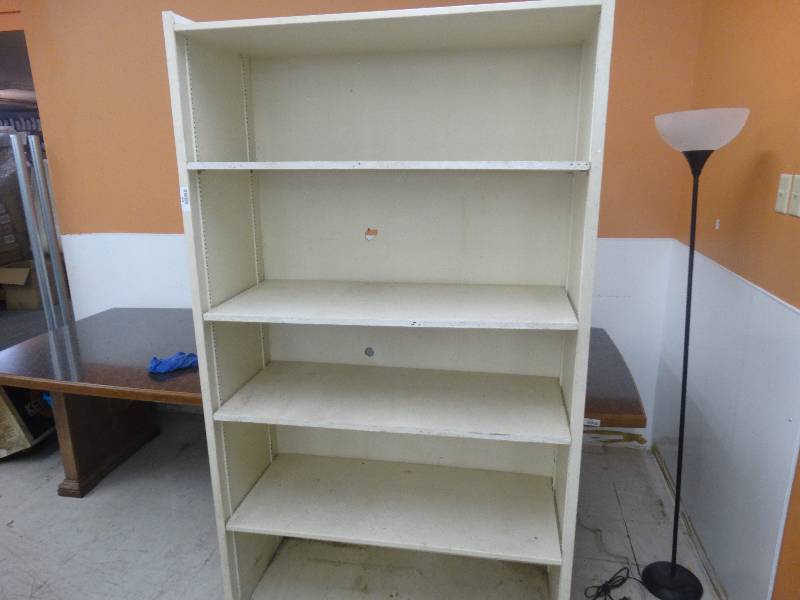 lot 1984 image: Wooden adjustable shelf.