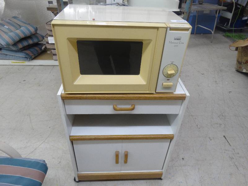 lot 1985 image: Microwave & microwave cart on wheels.