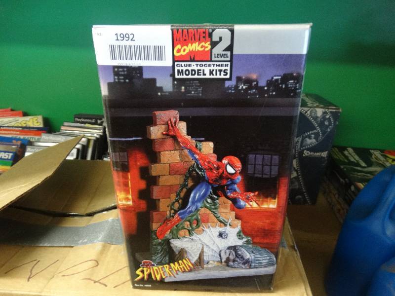 lot 1992 image: Complete comics Spider-man model kit.