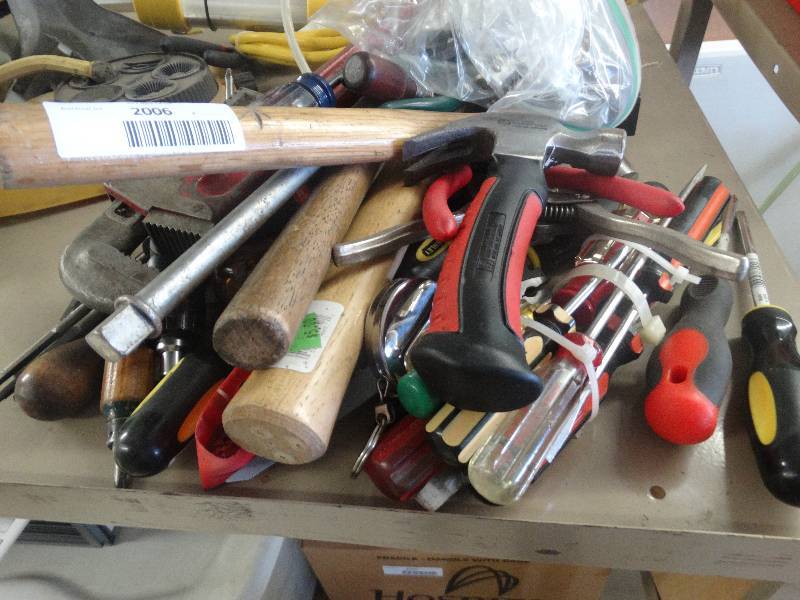 lot 2006 image: Lot of land tools.