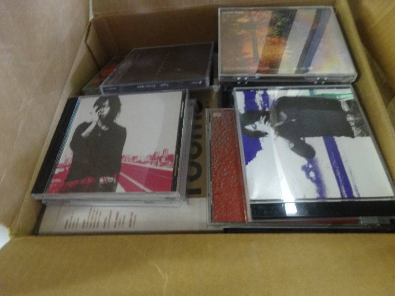 lot 2007 image: Box of various artist albums.