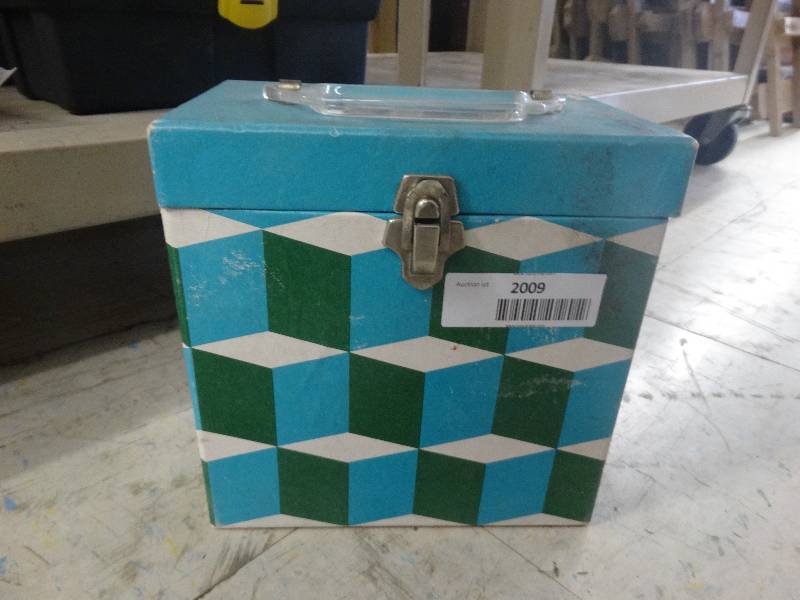 lot 2009 image: Carry case & lot of old records.