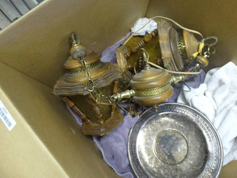 lot 2015 image: 2 Hanging light fixtures & decorative plates.