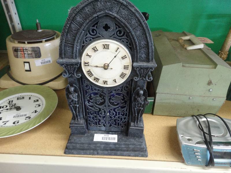 lot 2018 image: Decorative Halloween clock.