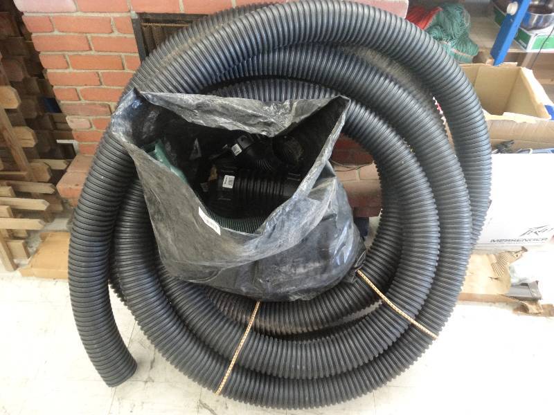 lot 2023 image: Drainage pipes wadopters.