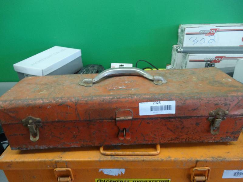 lot 2028 image: Tool box with contents.
