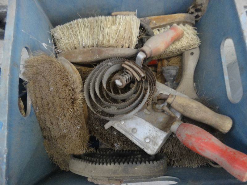 lot 2662 image: Tote of brushes & tools, tote included.