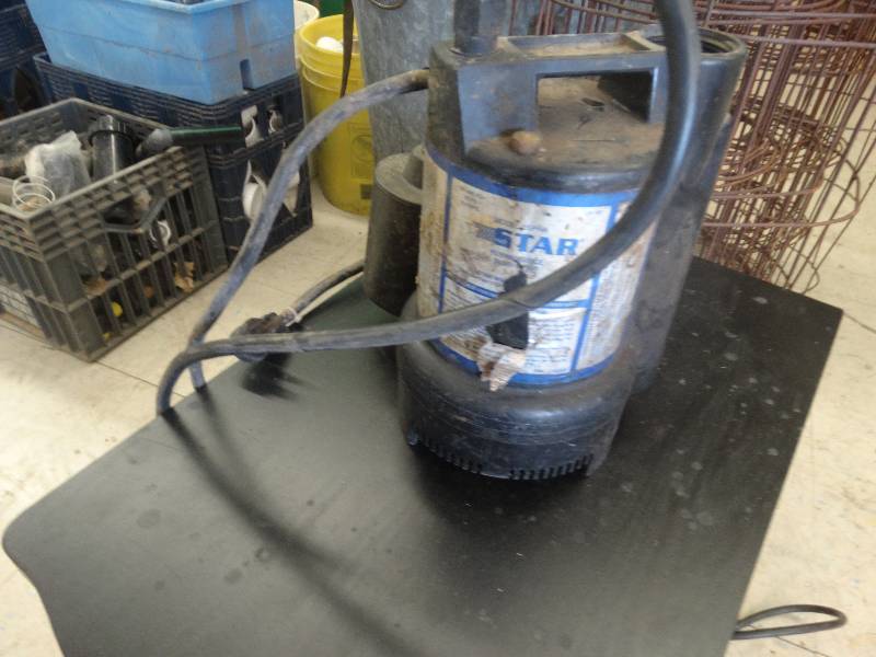 lot 2667 image: Star submersible stump pump.