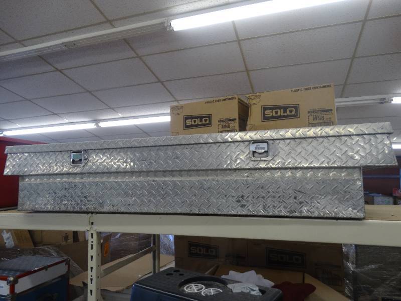 lot 2674 image: Truck bed tool box.