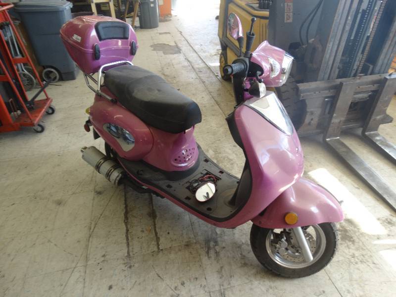 lot 2676 image: Pink moped wkey 489 miles.