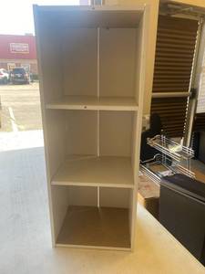 lot 3206 image: small white shelf