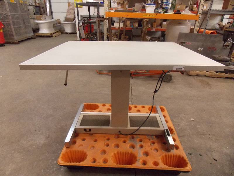 lot 99 image: Drafting Table