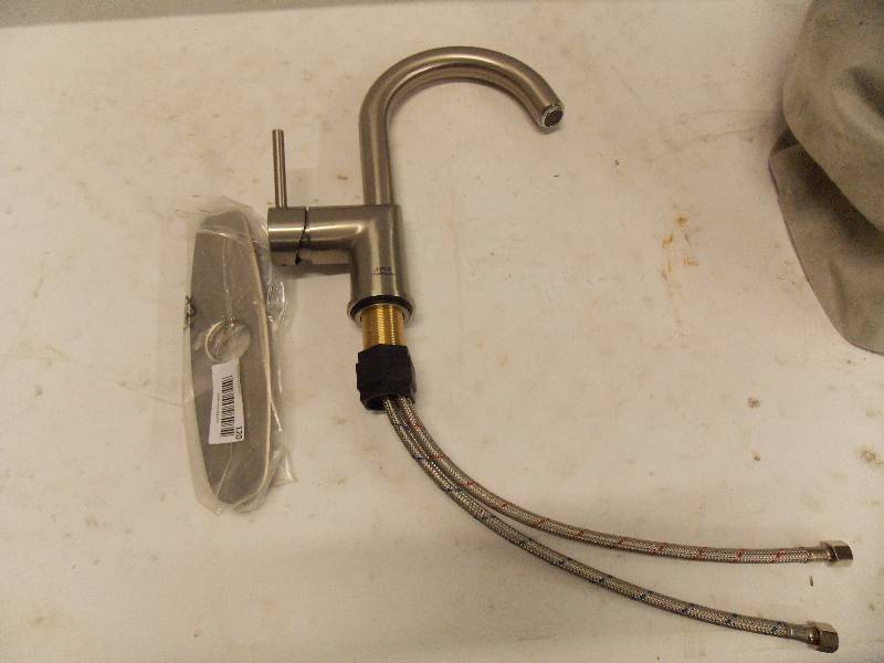 lot 120 image: Faucet Head