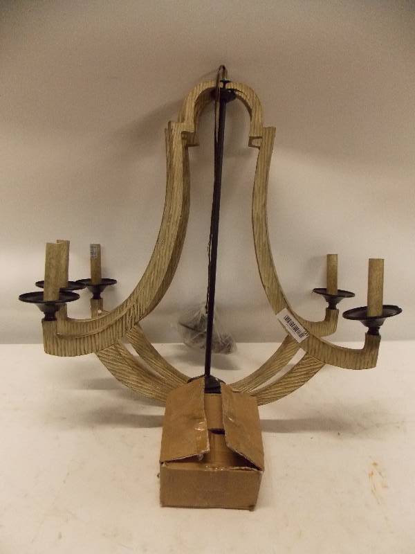 lot 123 image: Chandelier
