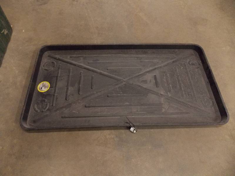 lot 132 image: Fluid Drain tray