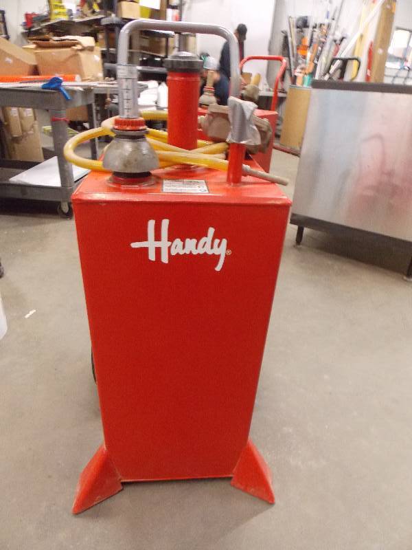 lot 4001 image: Handy Crank Portable Fuel Transfer Tank