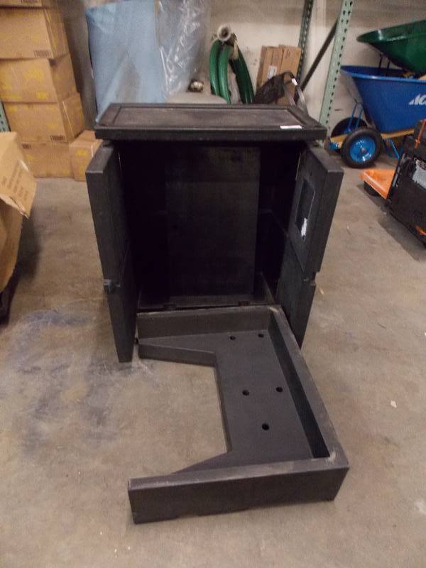 lot 1237 image: Light Weight Cabinet on Wheels