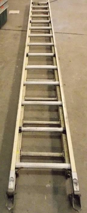 lot 193 image: 28 Extension Ladder
