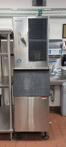 lot 5965 image: Commerical Hoshizaki Ice Maker Model KM-515MAH
