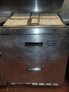 lot 5969 image: Commerical Delfield SandwichSald Prep Table With a Refrigerated Base D4432N-12M