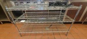 lot 10744 image: Short Metal 3-Tuer Shelf