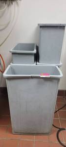 lot 10786 image: Lot of 5 Gray Rubbermaid Trash Bins