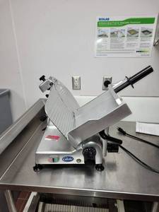 lot 10800 image: Commercial Globe Meat Slicer G12