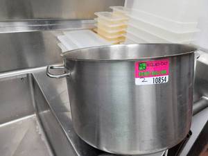 lot 10854 image: Commerical Vollrath Pot and a Hot Strainer&nbsp