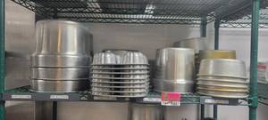 lot 10882 image: Soup Hot Well Pans W Lids and Assorted Bundt Cake Pans