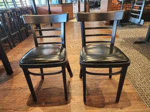 lot 37286 image: Lot Of 2 Black HPARK Seating Chairs with Cushioned Seat