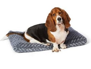lot 15345 image: Amazon Basics Plush Dog Pet Bed Pad 35