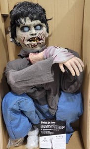 lot 20091 image: Halloween doll