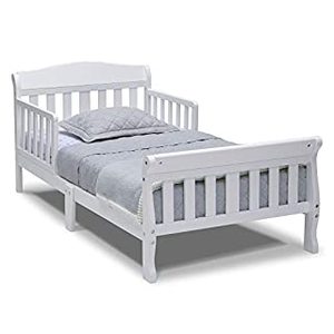 lot 15502 image: Delta Children Canton Toddler Bed - Greenguard Gold Certified, White (B00OGOWPFY)