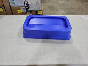 lot 20128 image: Blue trash can lid