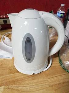 lot 5889 image: Ovente Electric Kettle
