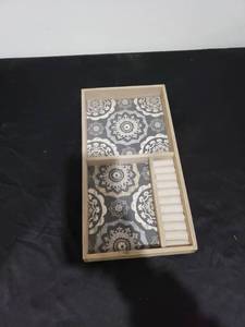lot 2216 image: jewelry drawershelf