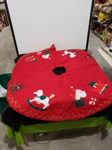 lot 2238 image: red tree skirt
