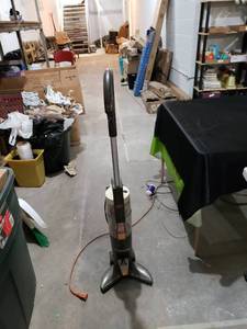 lot 2300 image: Bissell poweredge pet vacuum works