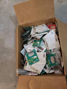 lot 2332 image: lot of light replacement bulbs