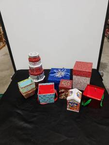 lot 2334 image: lot of gift boxes