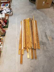 lot 2344 image: lot of yard sticks