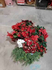 lot 2345 image: lot of Christmas floral