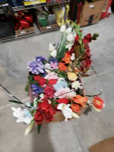lot 2347 image: lot of floral