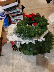 lot 2359 image: lot of wreaths