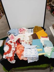 lot 2379 image: lot of doilieshankiestable scarfs