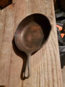 lot 2414 image: cast Iron skillet #5